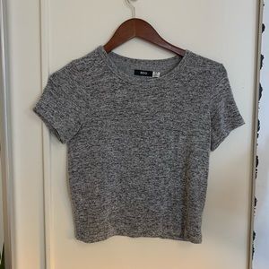 Cropped grey tee